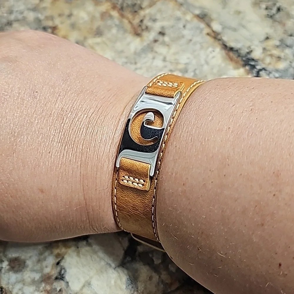 Fossil leather 